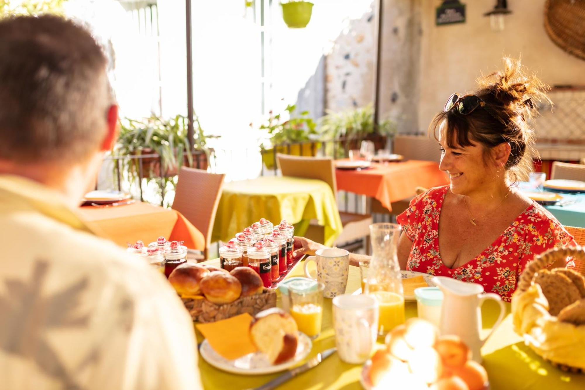לינה וארוחת בוקר ריווזאלט La Tour Du Terroir מראה חיצוני תמונה